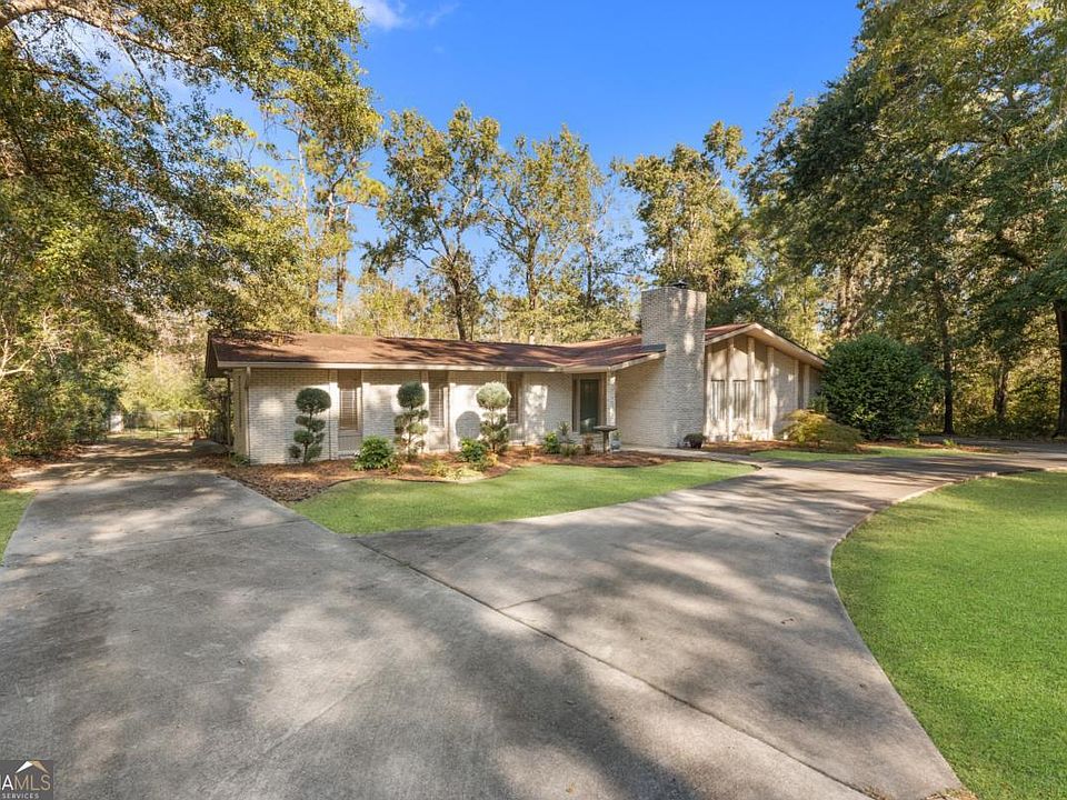 1st image of 215 Azalea Dr