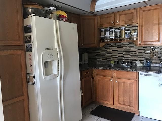 1st image of 205 Greenbrier Cir