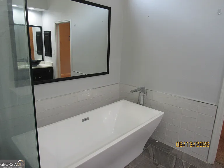 115 Sutton Ct — Photo 21