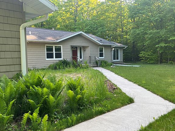 2nd image of 1455 Beechwood Ln