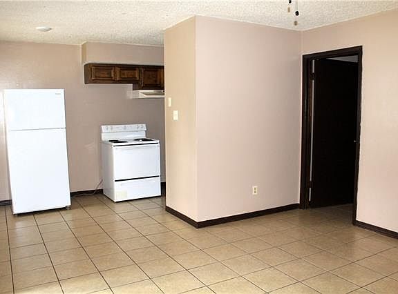 3rd image of 17540 Beverly Dr APT F
