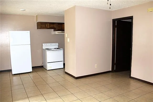 17540 Beverly Dr #F — Photo 3