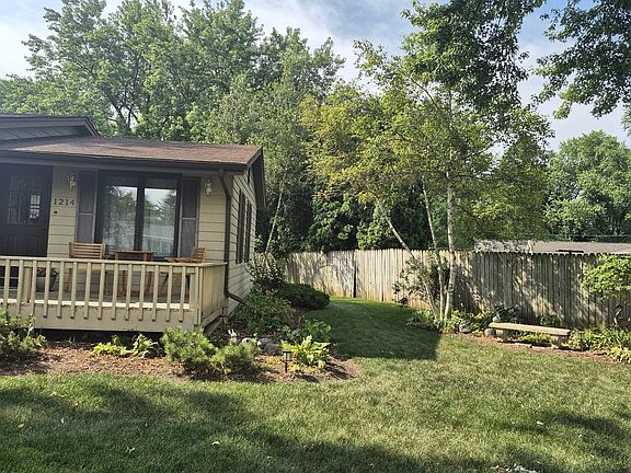 3rd image of 1214 Brandywine Cir