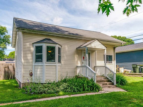 3rd image of 423 Lily Ln