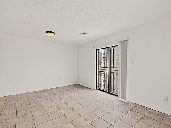 5th image of 819 Shire St SW