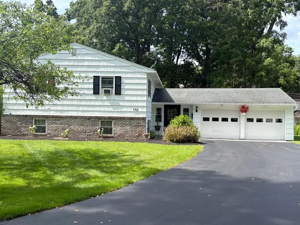 732 Liberty St, Penfield, NY 14526