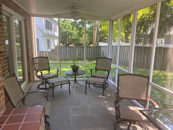 4th image of 936 Holmes Ave