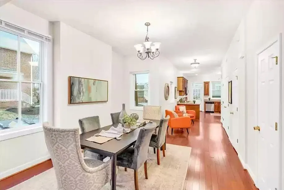 1027 Decatur St — Photo 3
