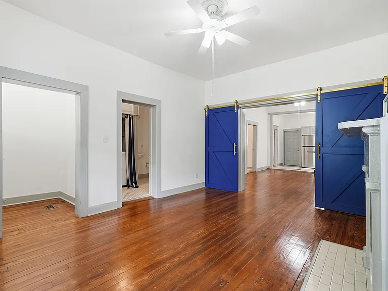 538 E Waldburg St — Photo 11
