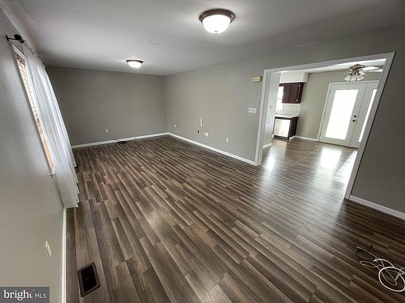 3rd image of 223 Park St