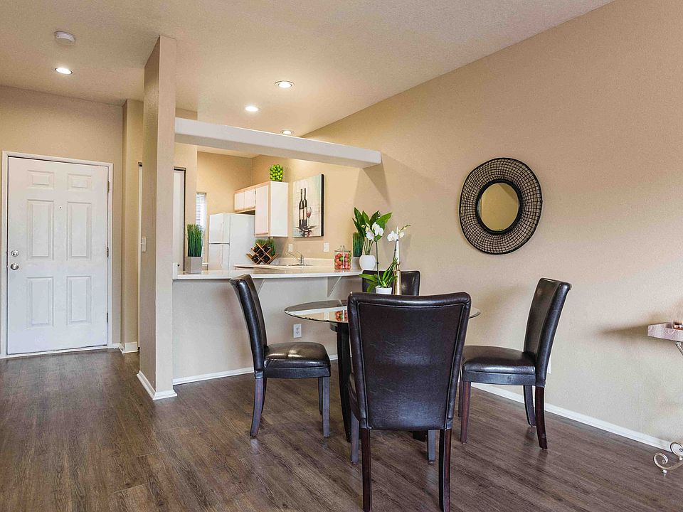 Goose Hollow Townhomes | Dining Room