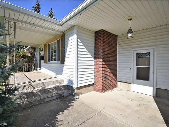 2nd image of 1495 Yolanda Dr