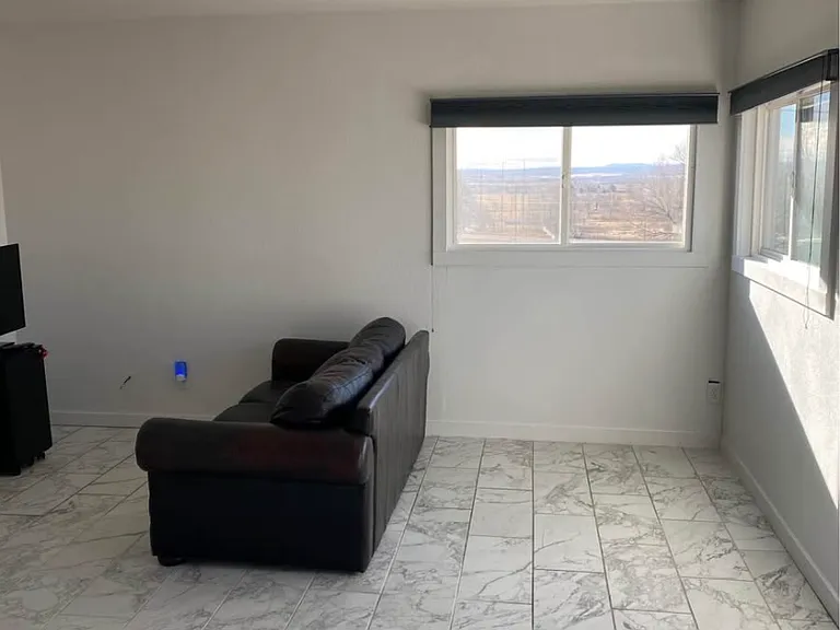 222 Hill St — Photo 4