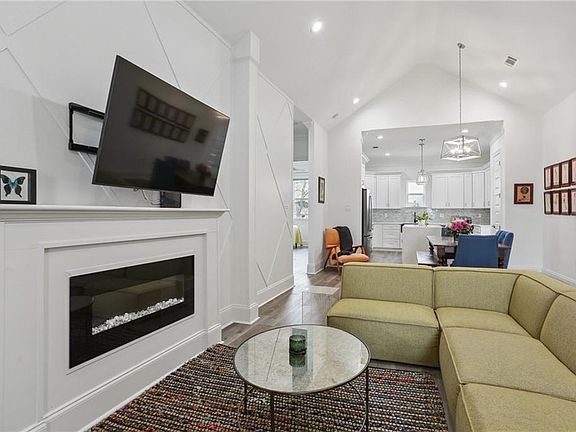 4th image of 325 Chinchilla Dr