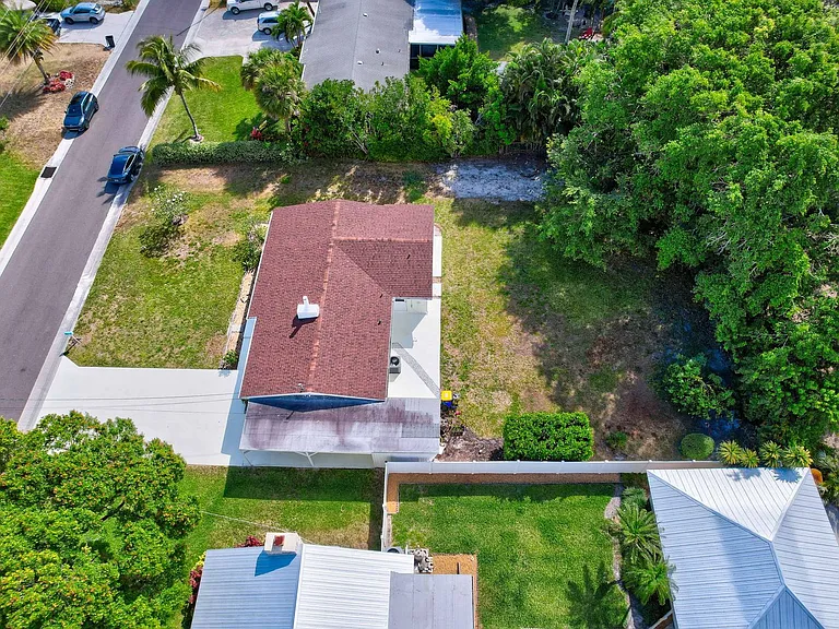 8968 SE Pine Cone Ln — Photo 35