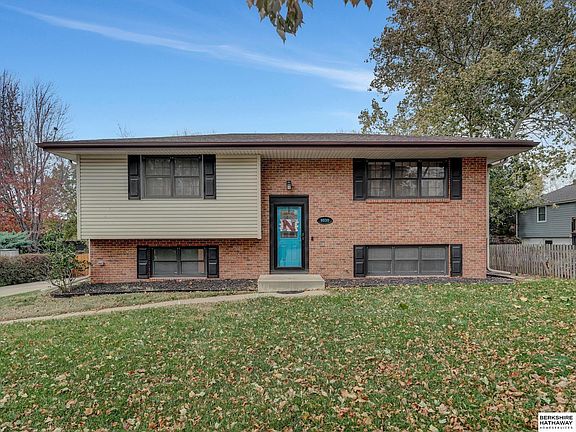 3rd image of 8030 Trendwood Dr