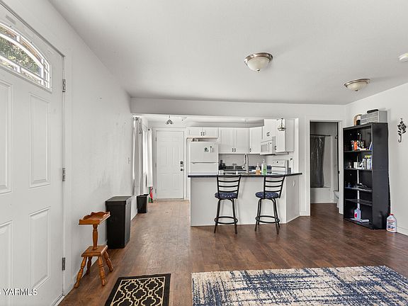 4th image of 306 E 5th St