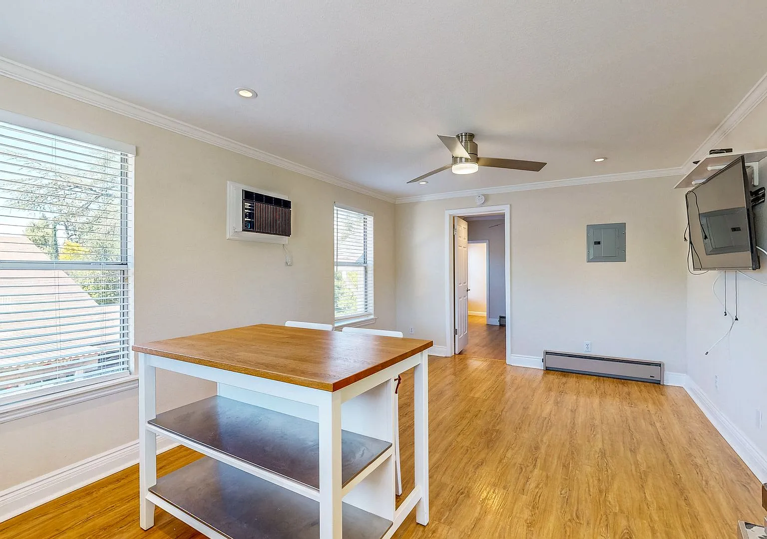 1133 Edwards St — Photo 3