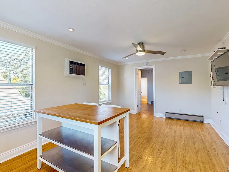 1133 Edwards St — Photo 14