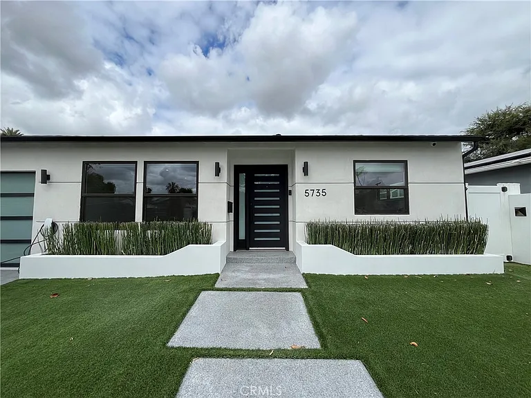 5735 Saloma Ave — Photo 21