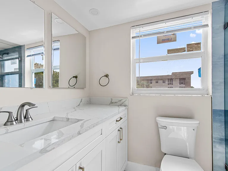 2901 S Palm Aire Dr #501 — Photo 7