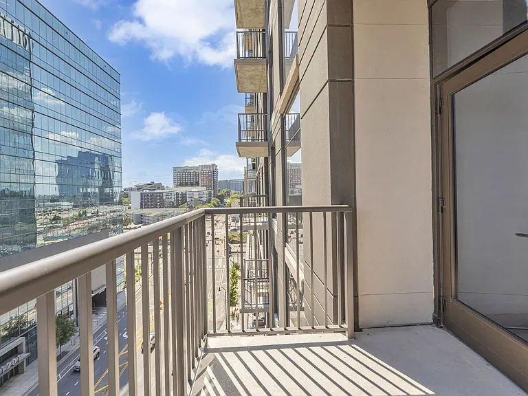 1212 Demonbreun St #810 — Photo 14