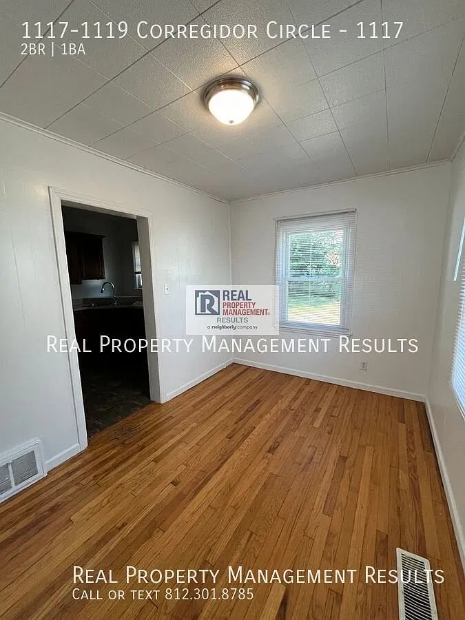 Bright & Spacious Duplex in a Convenient East Side Location — Photo 4