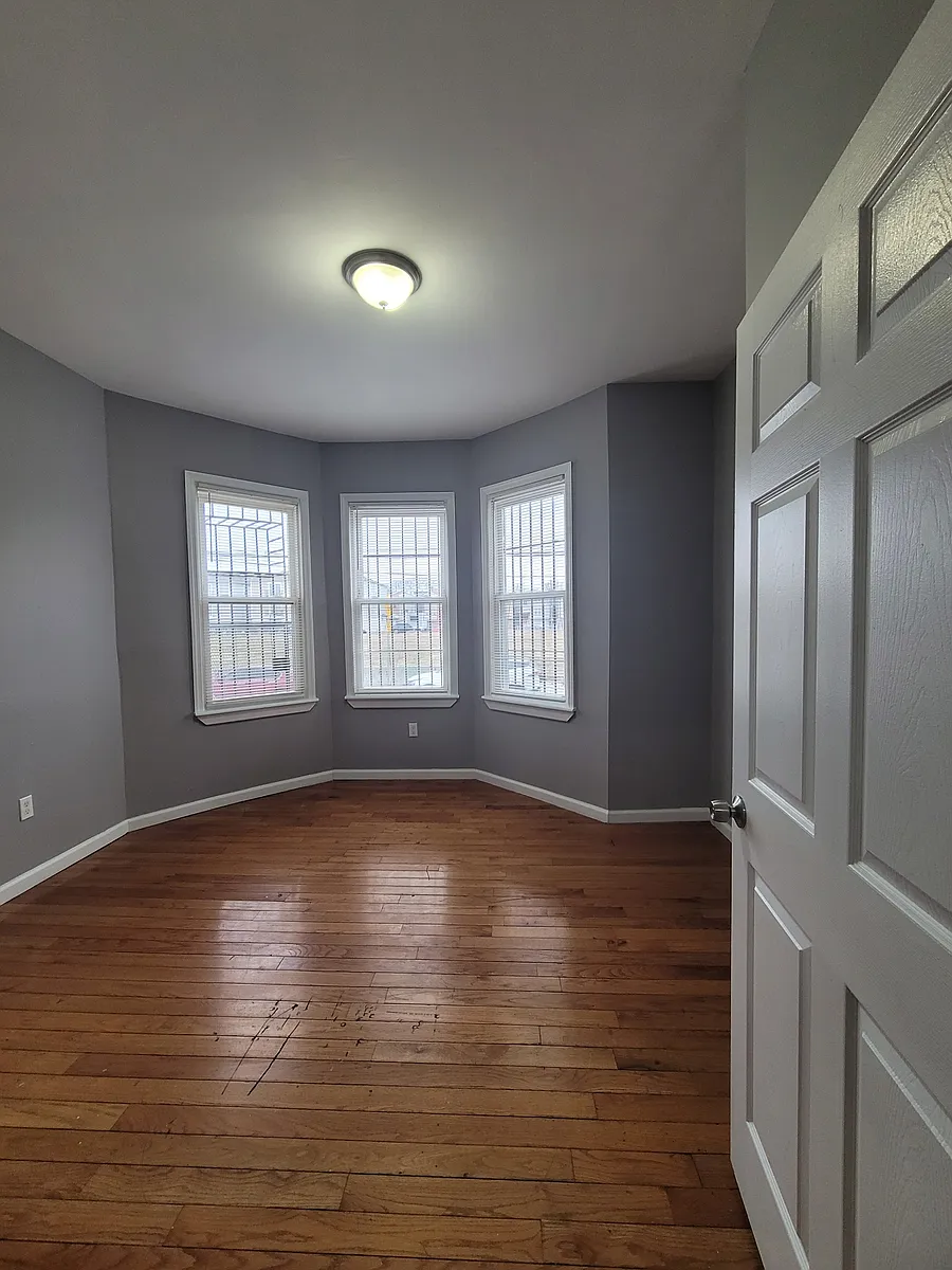 Building Photo - 346 Seymour Ave #1