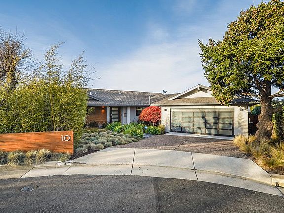 3rd image of 10 Cragmont Ct