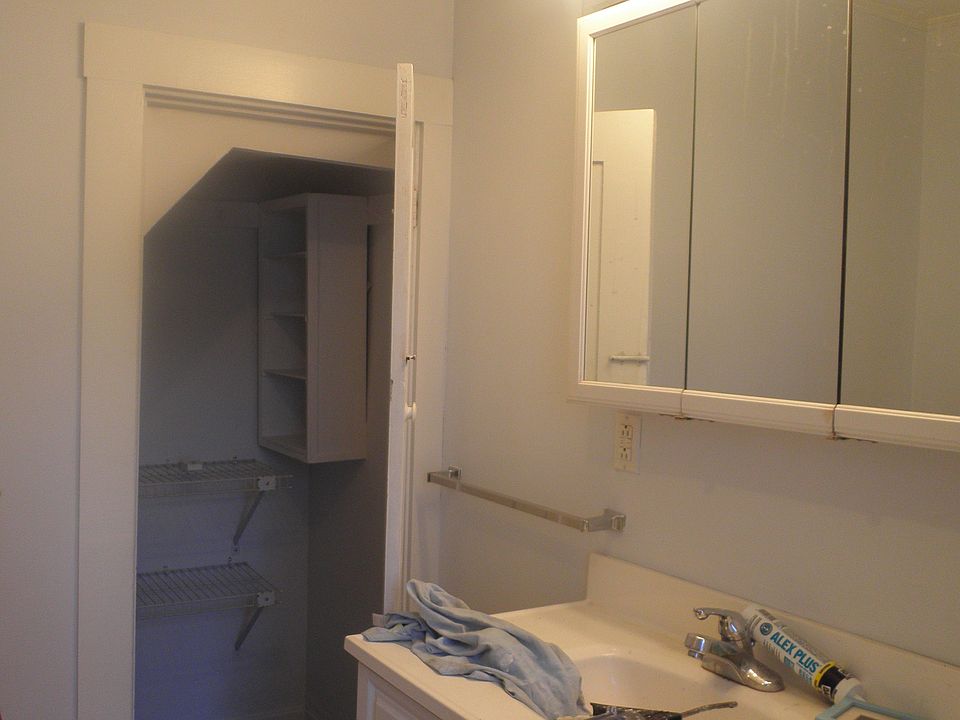 2nd image of 52 Campbell St