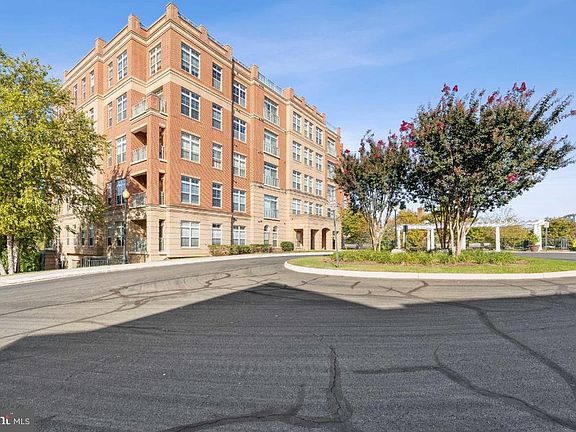 4th image of 680 Watermans Dr APT 206