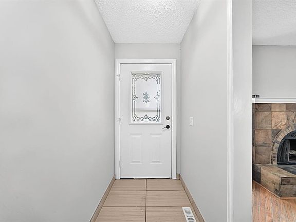 2nd image of 16 S Dovely Way SE