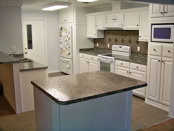 3rd image of 3002 Myatt Ln