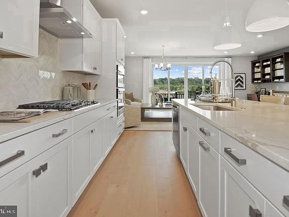 4th image of 1865 Oakview Crest Dr