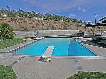 40' heated pool and jacuzzi