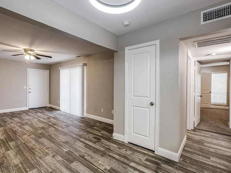 808 E Sanford St — Photo 15