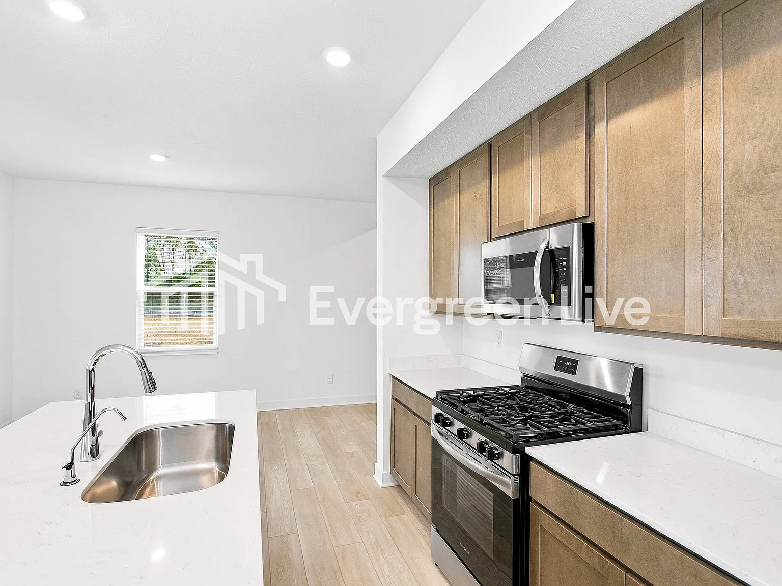 3 bed, 2.5 bath, 1703 sqft, $1,990 — Photo 4
