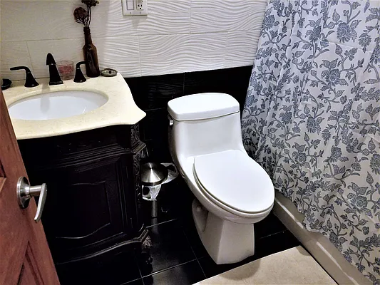 Rented by The Hamilton Group | media 18