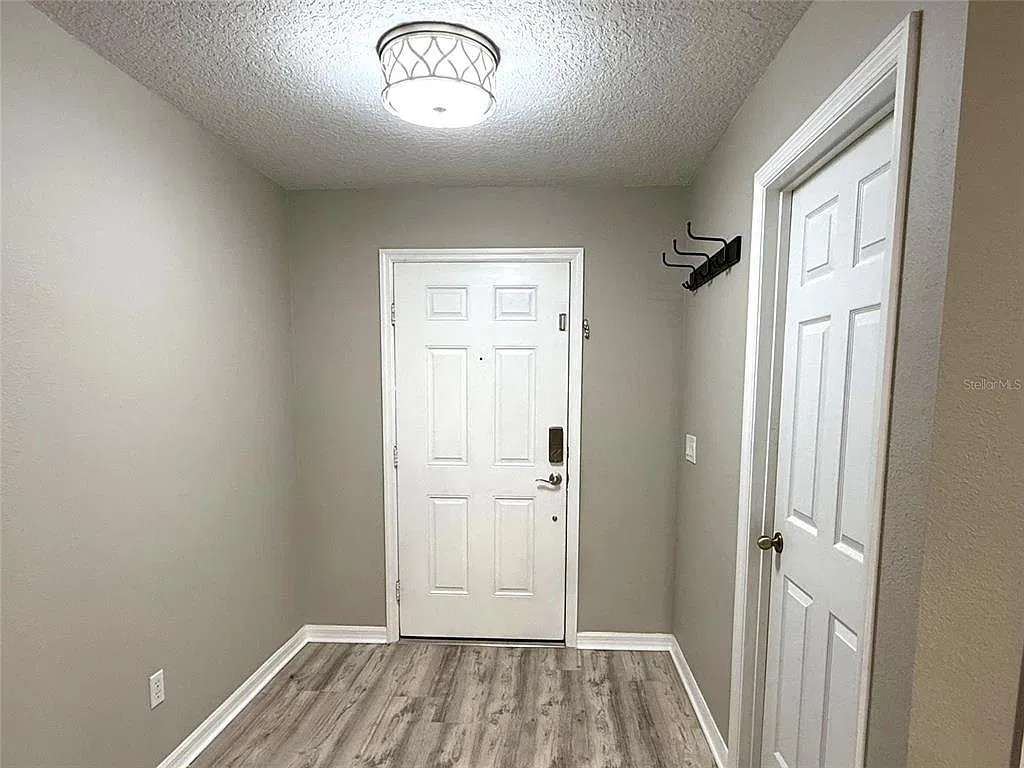 3 bed, 2.0 bath, 1692 sqft, $2,600 — Photo 2