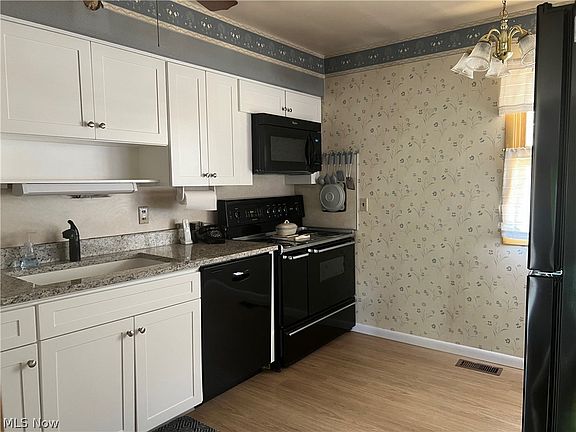 4th image of 9421 Behrwald Ave