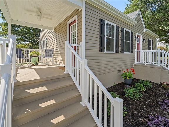 3rd image of 207 Dogwood Ln