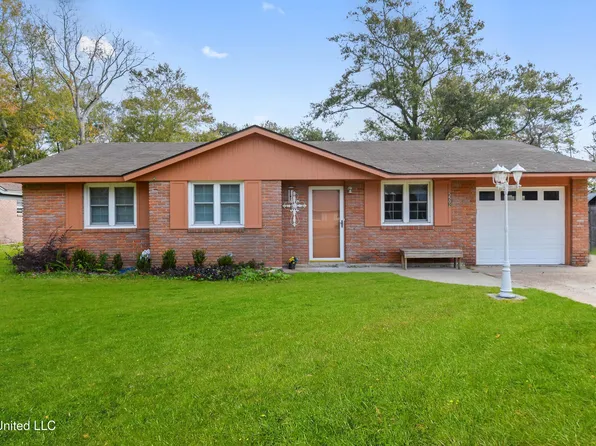 5502 Hyland Dr, Pascagoula, MS 39567