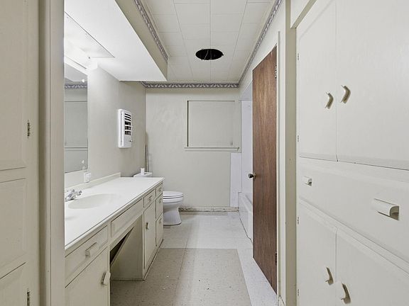 4th image of 810 Patch St