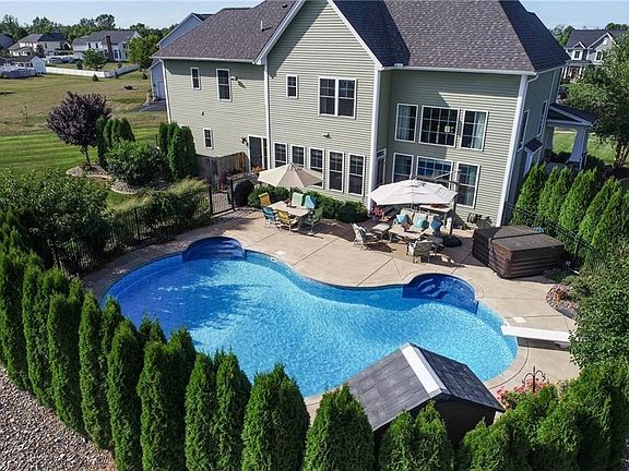5th image of 31 Richfield Dr