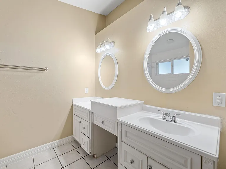 8030 Pine Falls Dr — Photo 10
