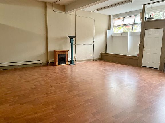 2nd image of 1028 Jefferson Ave Unit 1