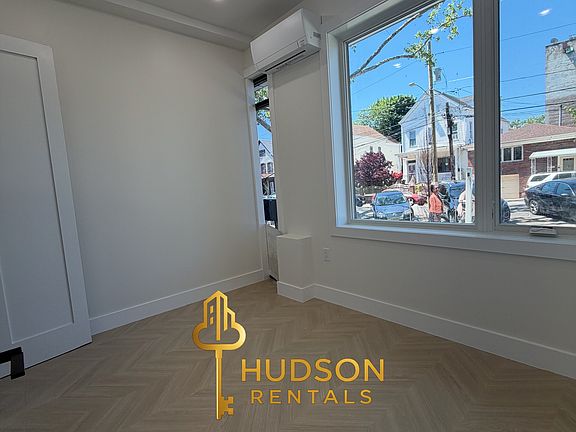 4th image of 40 Lembeck Ave #102