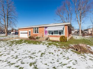 1616 S Bend Ln, Lake View, NY 14085