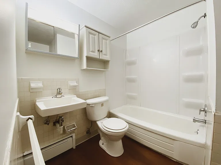 Holland Gardens Apartments — Photo 7