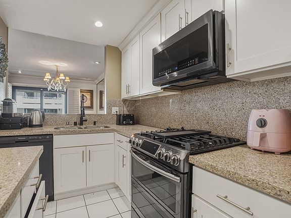 5th image of 21620 Burbank Blvd Unit 15